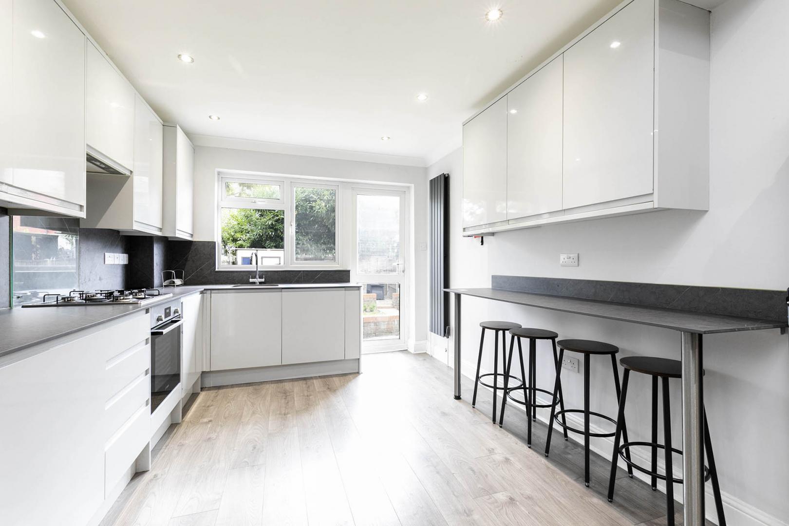 			5 Bedroom, 1 bath, 1 reception House			 Burnley Road, DOLLIS HILL